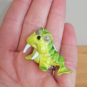 Vintage JJ Metal Enamel Green Walrus Pin Moving Googly Eyes